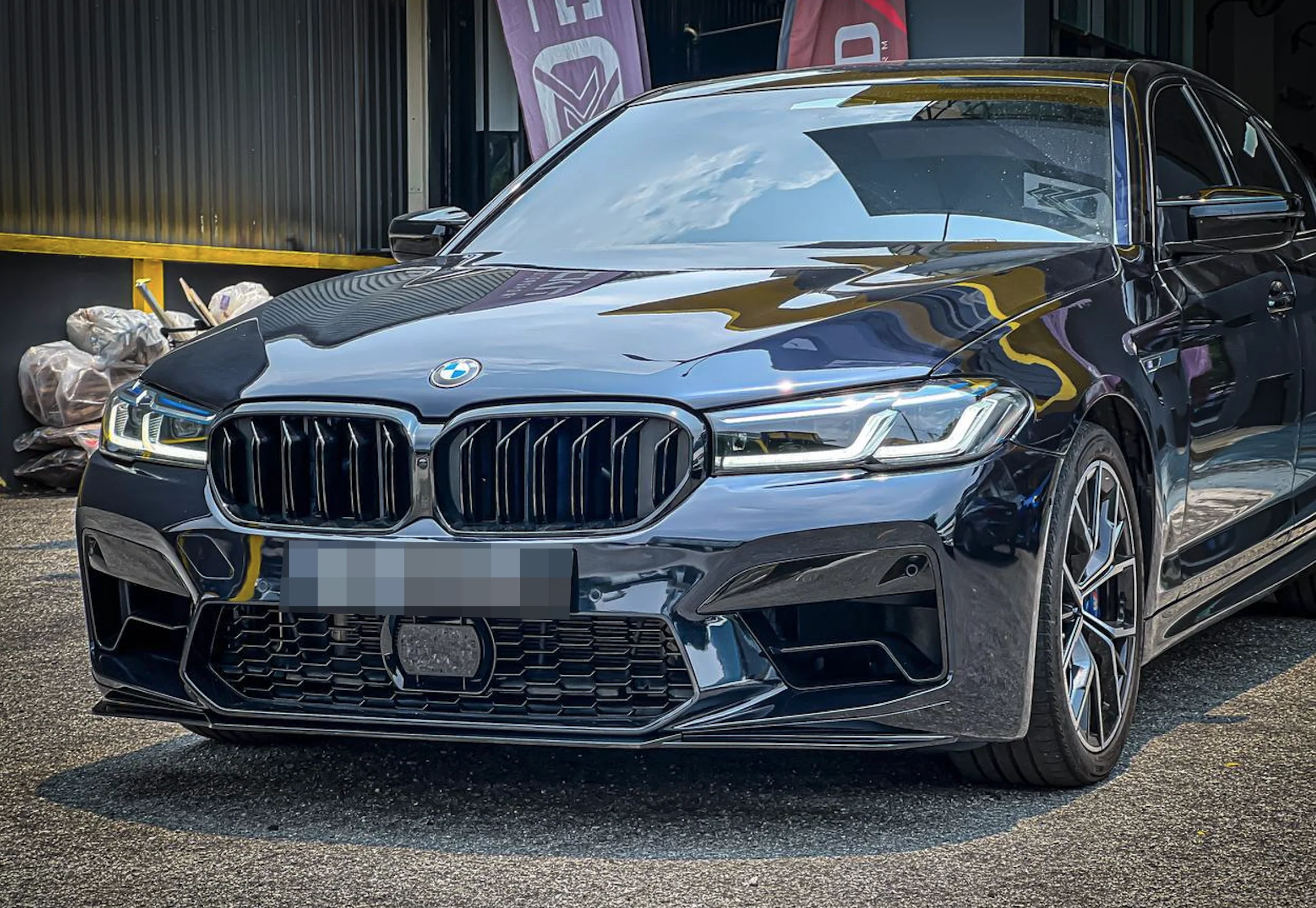 Bara Fata compatibila cu BMW Seria 5 G30 G31 LCI (07.2020-up) M5 Sport Design - imagine 11