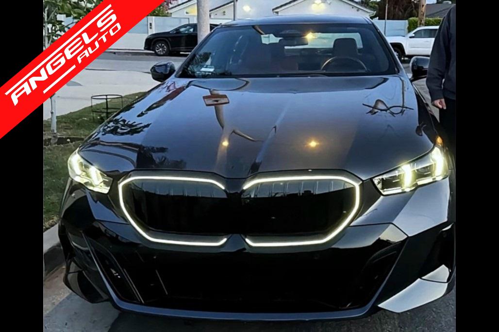 Grila Centrala cu LED compatibila cu BMW Seria 5 G60 G61 (2023-up) Negru Lucios - imagine 11