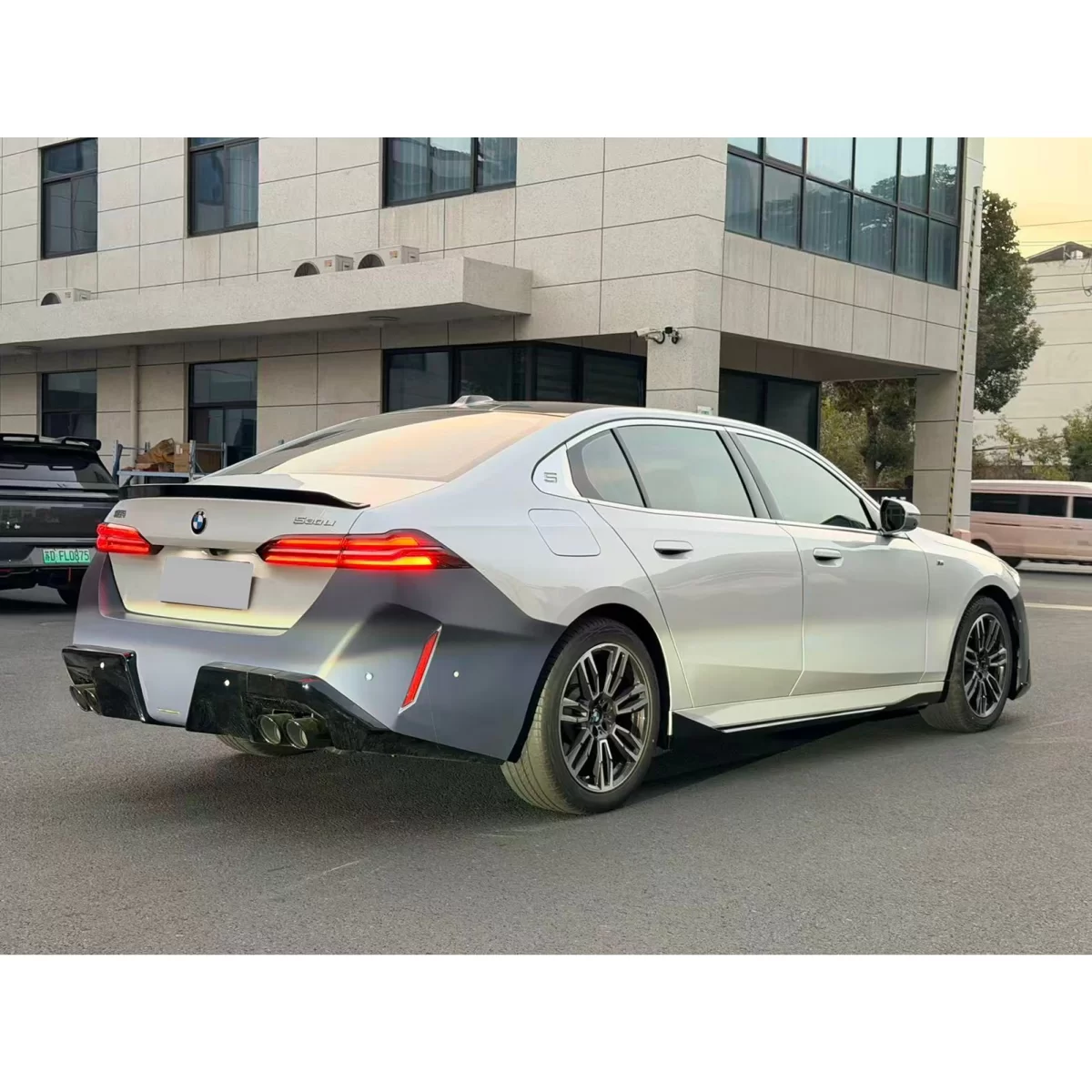 Pachet Exterior compatibil cu BMW Seria 5 G60 2023-UP M5 Design - imagine 11